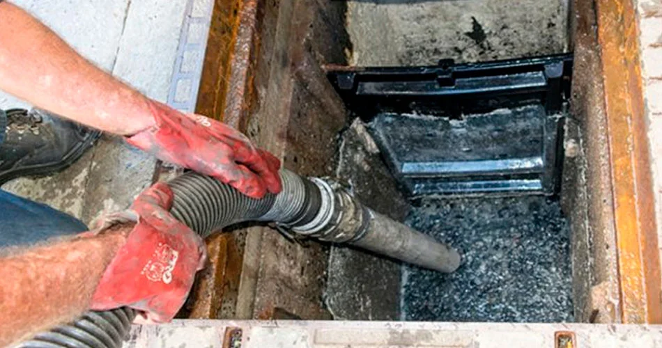 Normas e Diretrizes para a Limpeza de Caixa de Gordura em Valinhos - Combate Ambiental