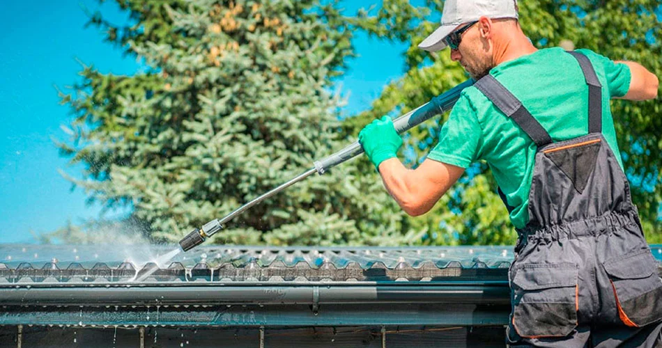 Quanto custa a limpeza de calha em Jaguariúna? - Combate Ambiental Quanto custa a limpeza de calha em Jaguariúna? - Combate Ambiental