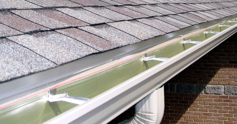 Como Realizar a Limpeza de Calhas e Rufos? - Combate Ambiental Como Realizar a Limpeza de Calhas e Rufos? - Combate Ambiental