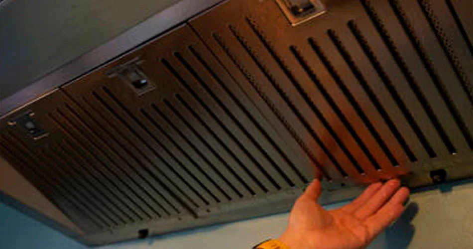 Estudo de Caso: Limpeza de Coifa na Vila Madalena - Combate Ambiental Estudo de Caso: Limpeza de Coifa na Vila Madalena - Combate Ambiental